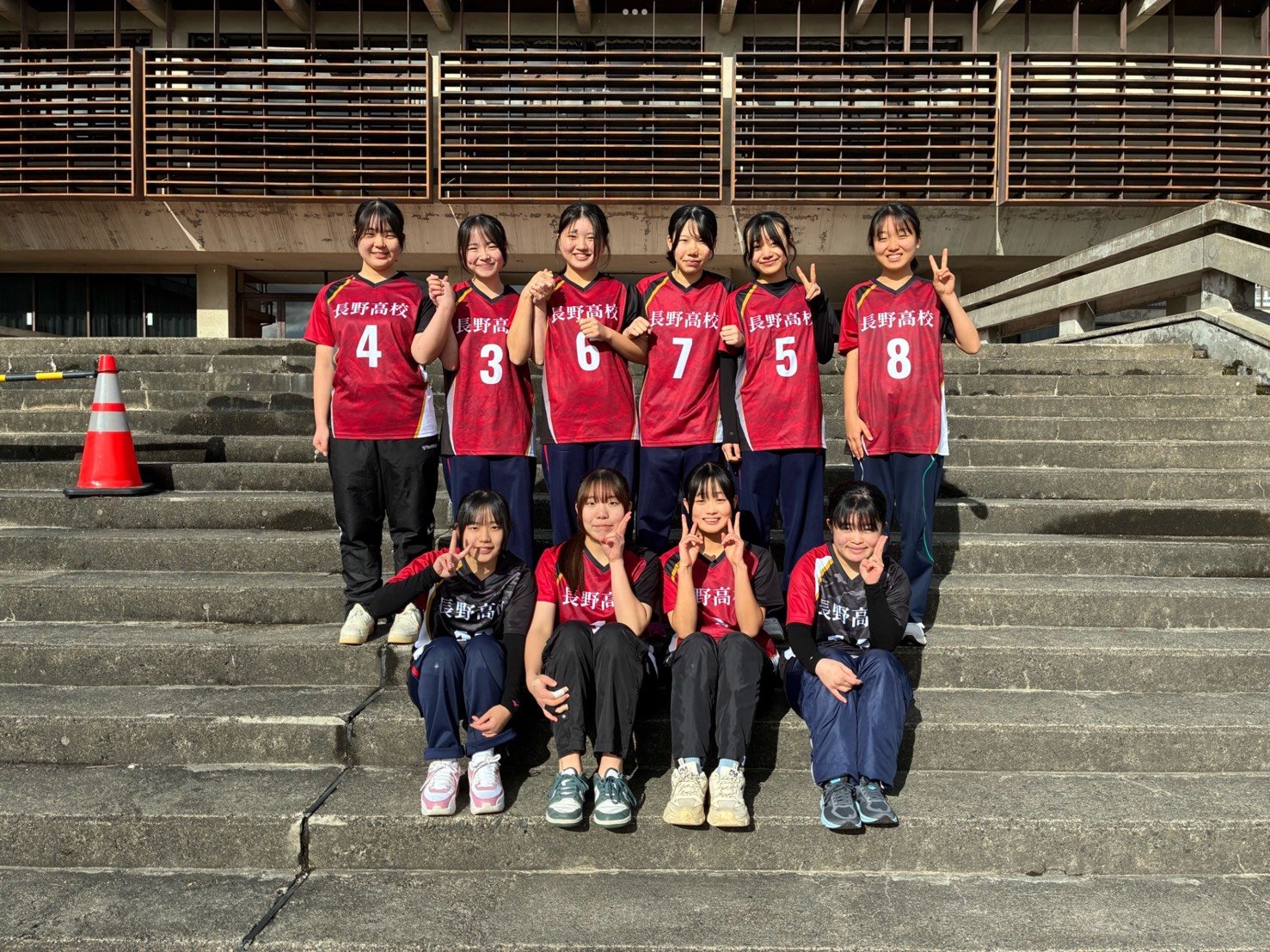 女子バレー班_HP写真