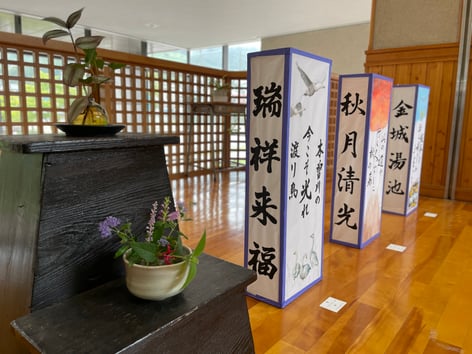 美術班 ・ 書道班 　地口行灯を制作しました