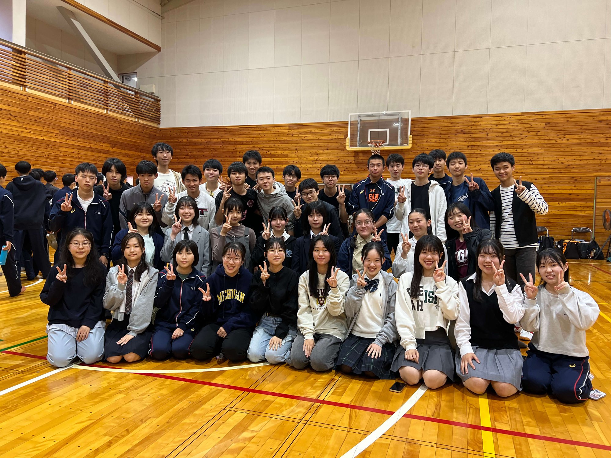 大体育館にて来校者の皆さん