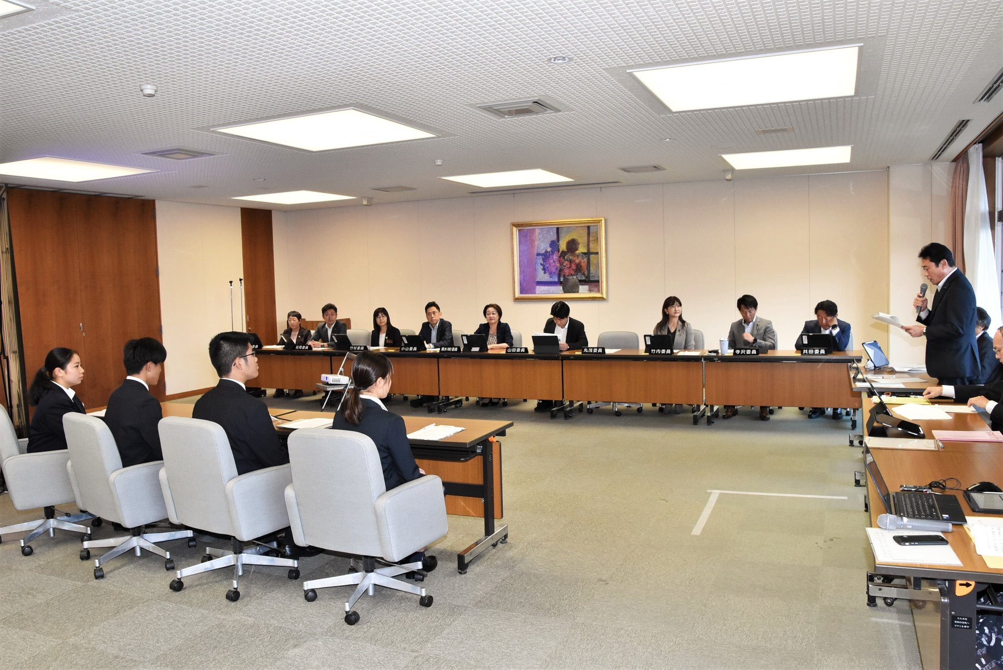 長野県議会での研究発表の様子