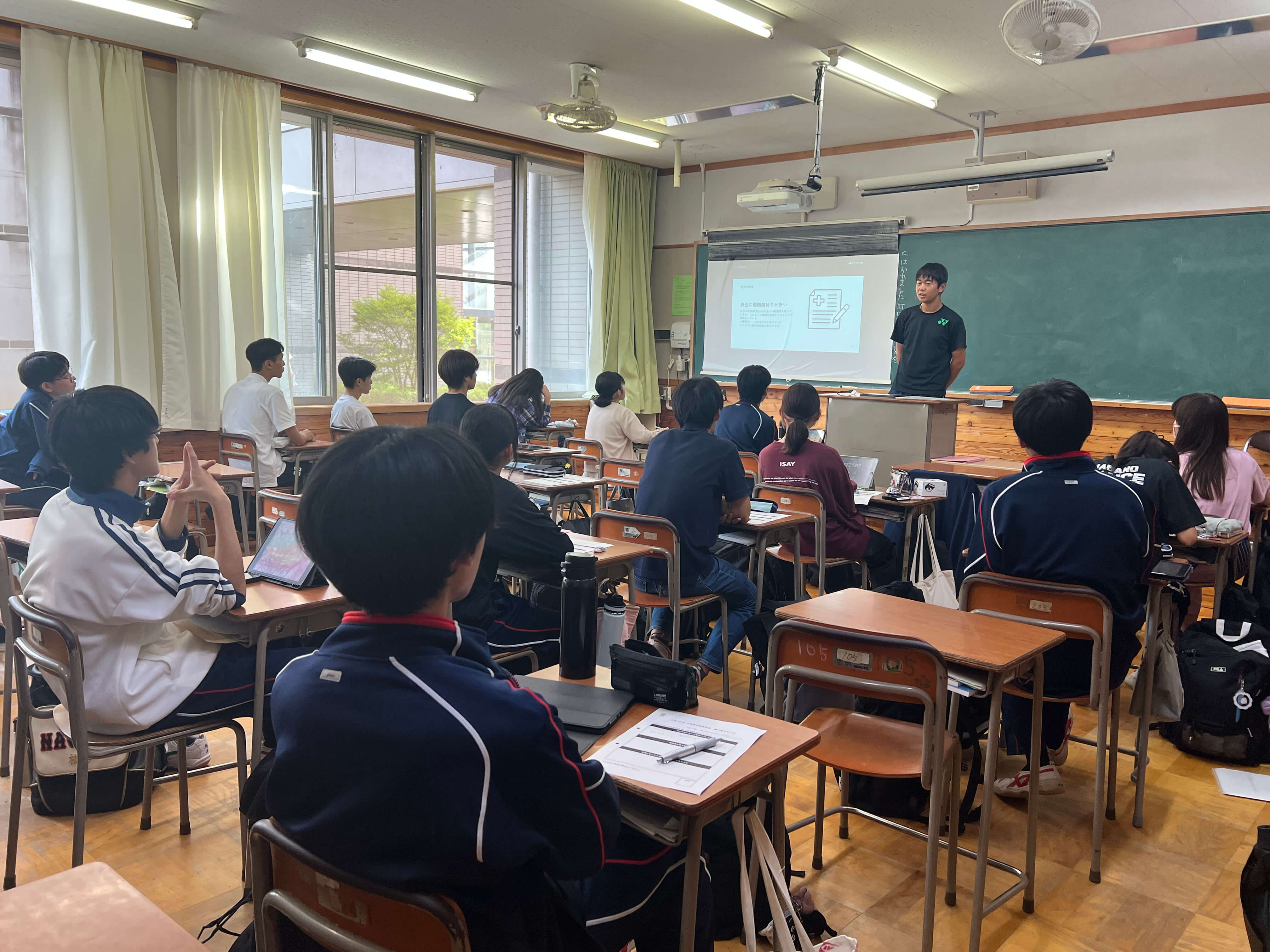 中間報告会の様子